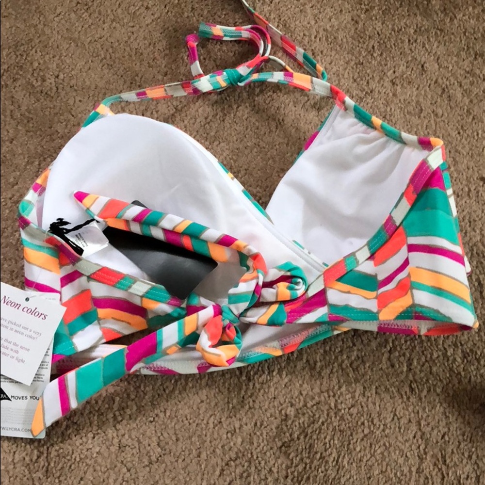 Bikini - Picture 3 of 4